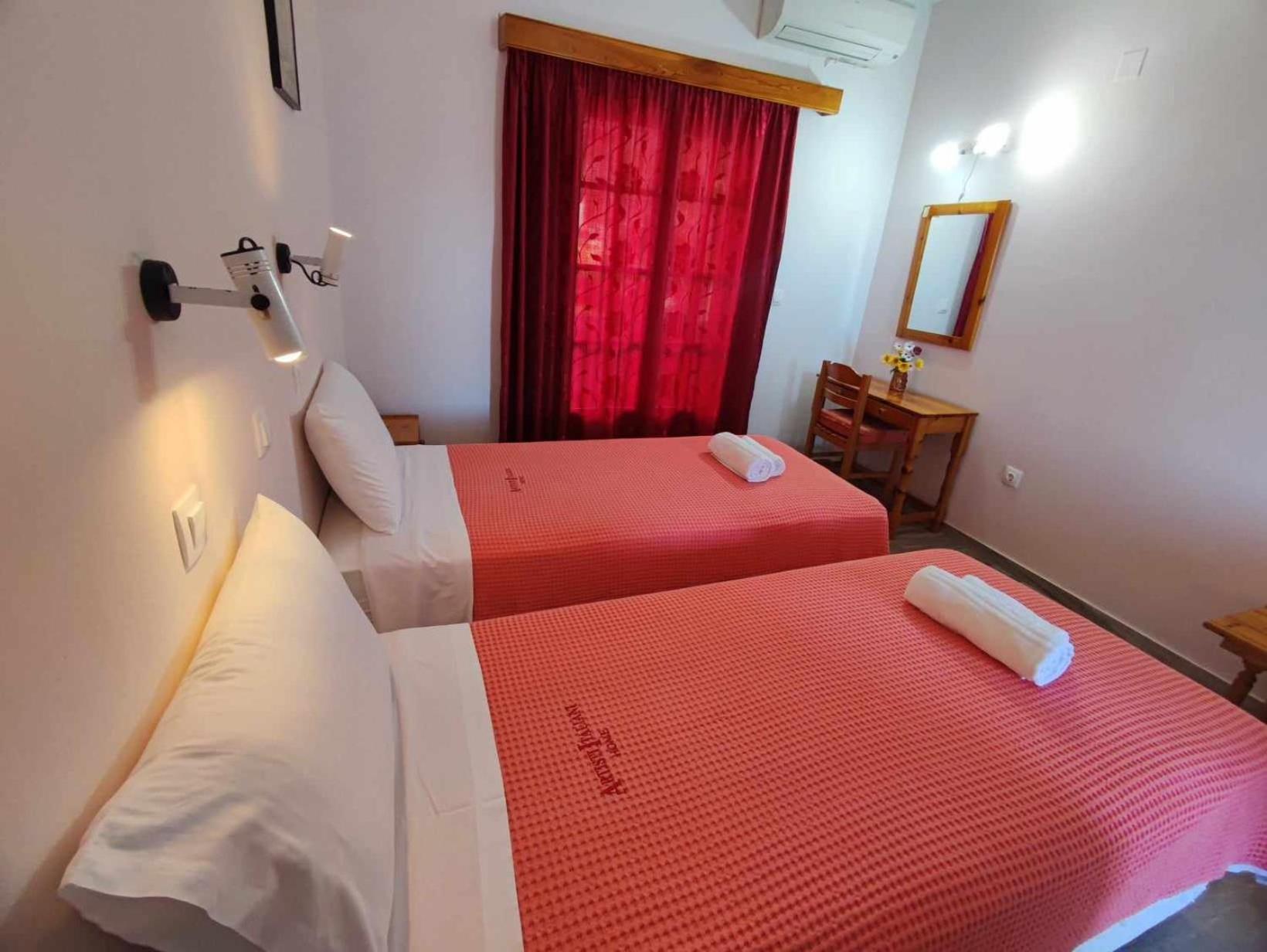 Marianna House Hotel Agios Georgios Pagon Buitenkant foto