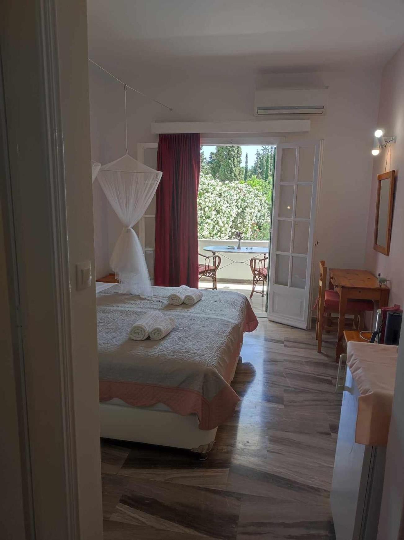 Marianna House Hotel Agios Georgios Pagon Buitenkant foto