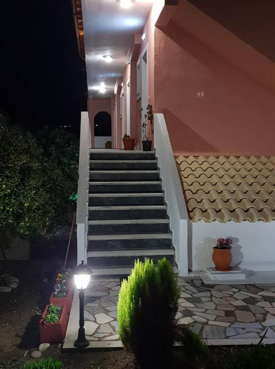 Marianna House Hotel Agios Georgios Pagon Buitenkant foto